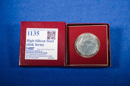 SRM 1135  La鋼，高硅